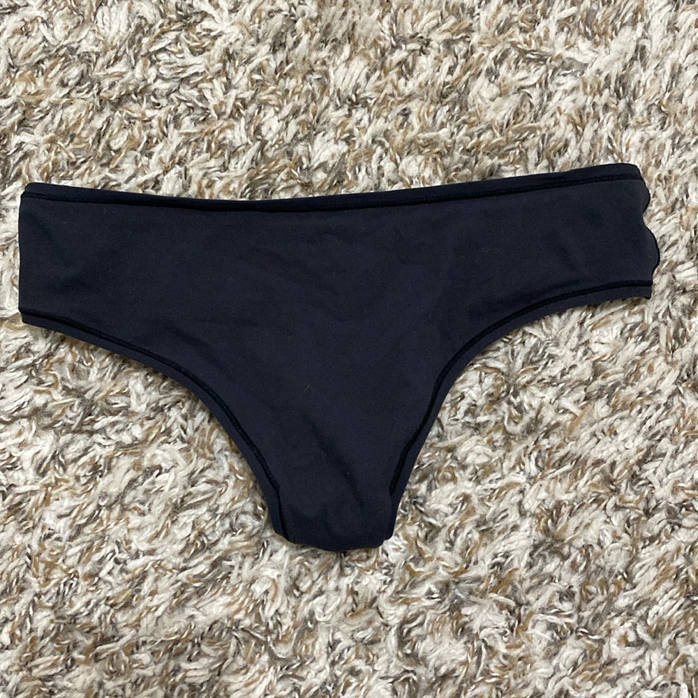 Skims Fits Everybody black thong SMALL